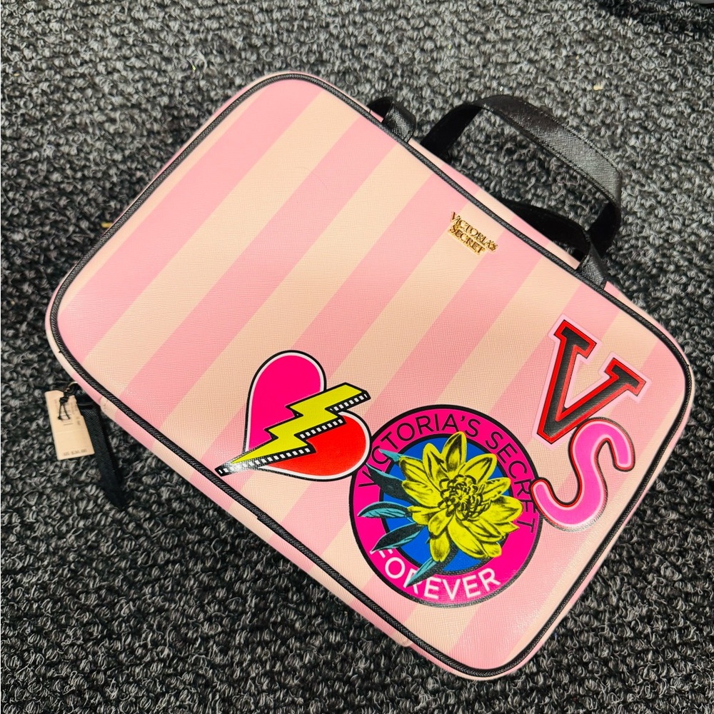 new pink victoria secret cosmetic bag🌸